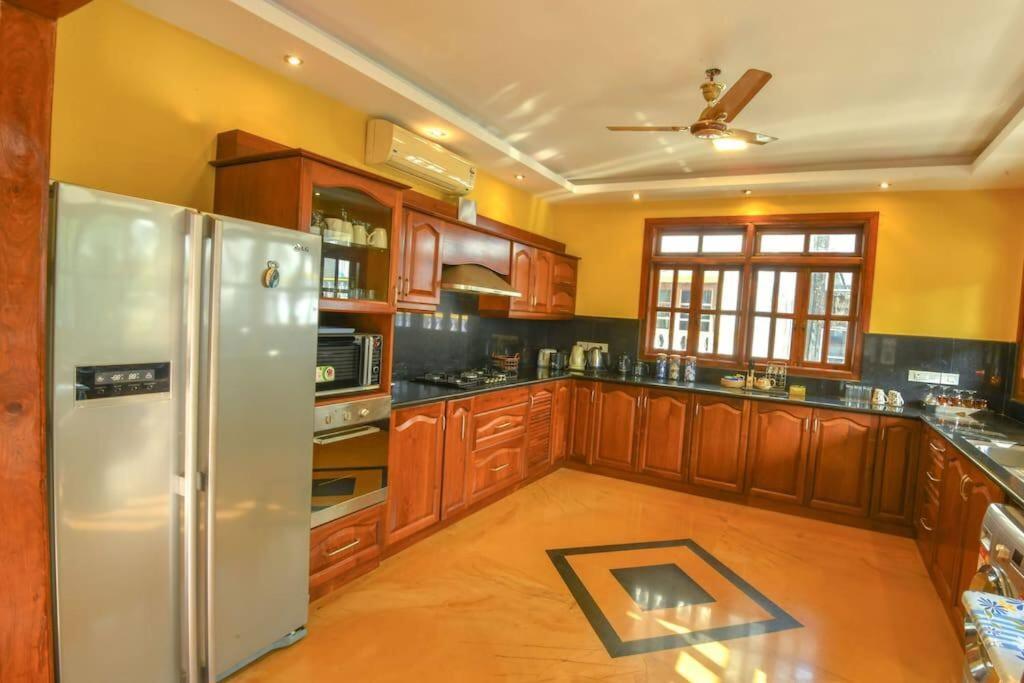 Villa Nazuri W Caretaker Кандолим Экстерьер фото